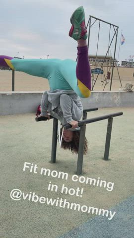 flexible gymnast muscular girl muscular milf onlyfans workout yoga pants clip