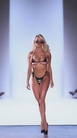 Lindsey Pelas showing off her DDDs on the runway