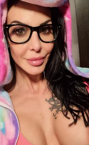 amateur cheating cum cumshot facial glasses hotwife selfie wife clip