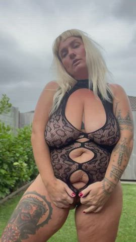 🖤MOMMY’S FREE TO SUB🖤 page is loaded with milfy content. Size queen. Domme.