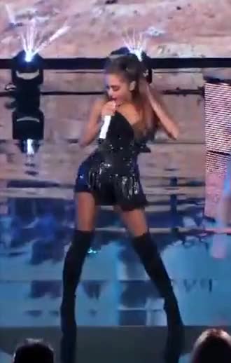 Ariana Grande clip