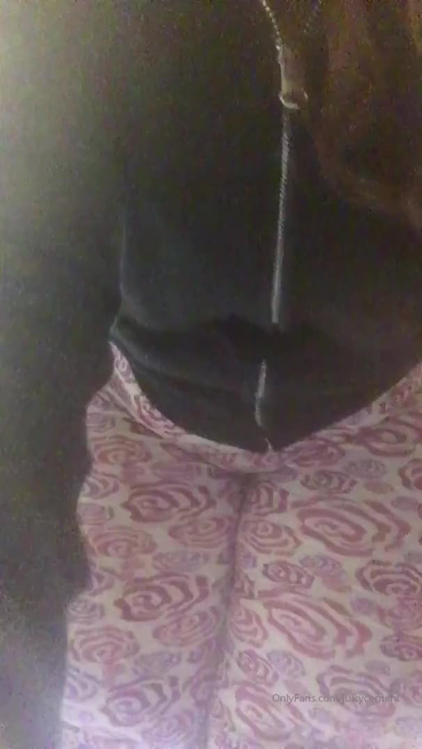 Jiggly Latina Shaking - Big Ass and Thighs