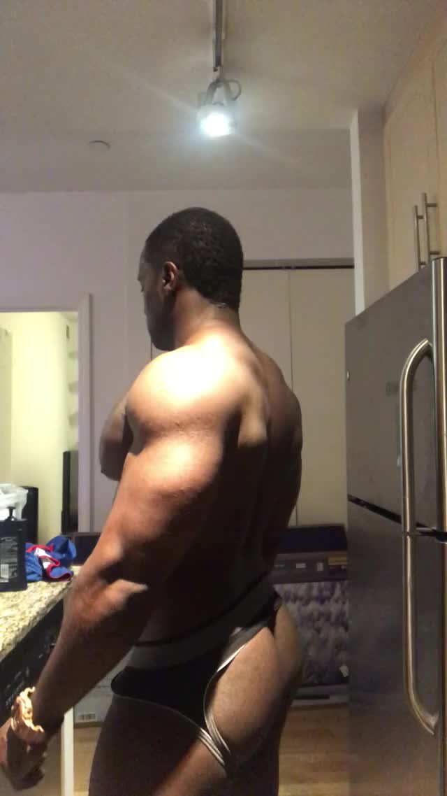 phat bodybuilder muscle ass time!