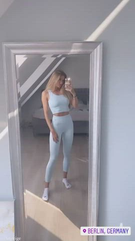 Blonde Mirror Workout clip