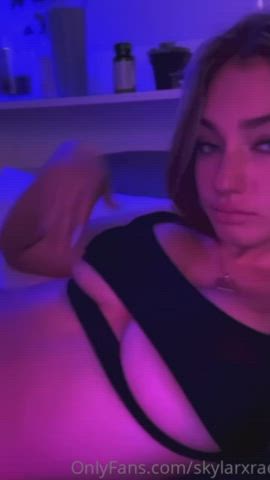 19 Years Old Babe Big Tits Boobs Huge Tits OnlyFans Teen Tits Titty Drop clip