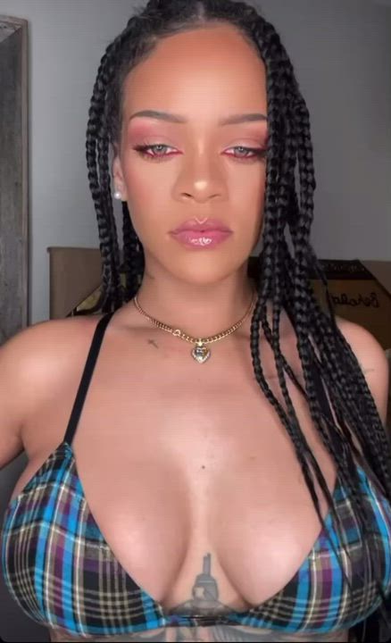 Boobs Ebony Rihanna clip