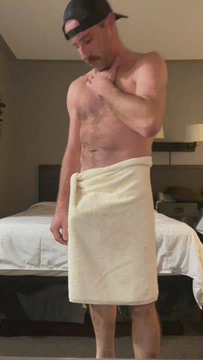 Any girls wanna cum shower with daddy?