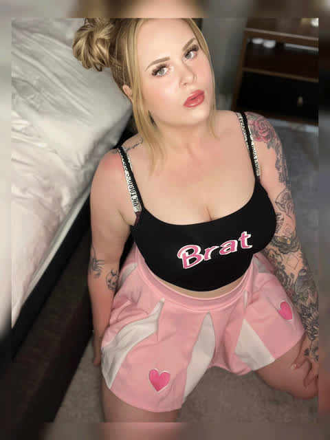 This sexy brat will make you BUST!