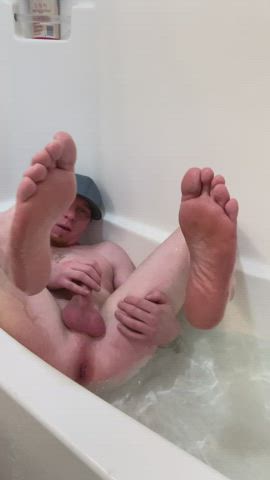 Fun in the tub 🤪