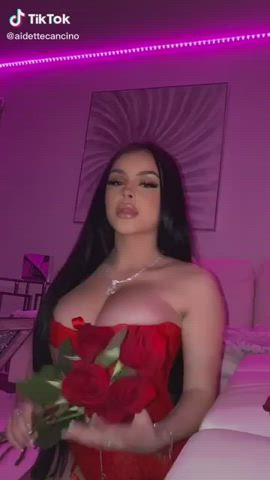 18 Years Old Hourglass Latina TikTok clip