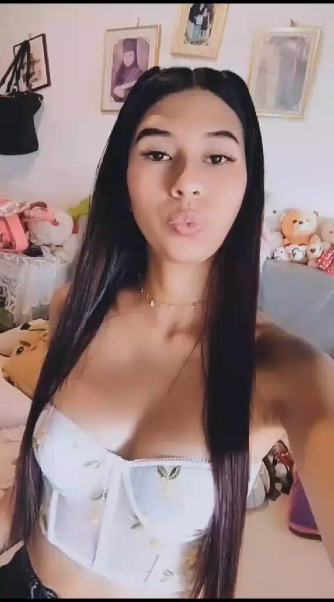 latina non-nude selfie skinny teen clip