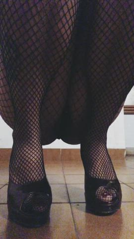 I need a new personal slave to change my high heels and suck my feet..Who offers?