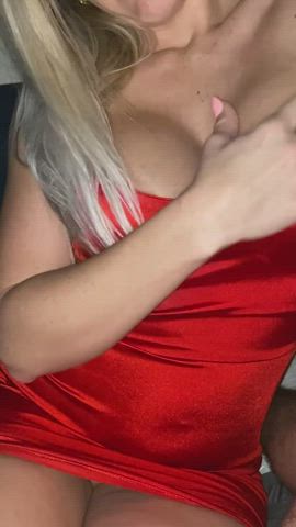 I love licking sucking and fucking a big dick in this tiny skintight red dress 🍆