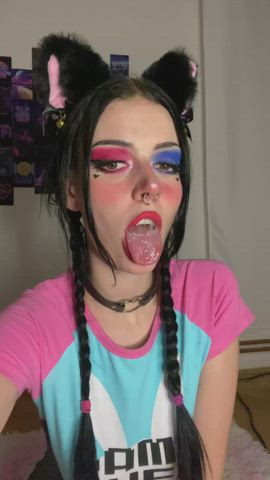 only thing missing is your cum all over my face and tongue :(