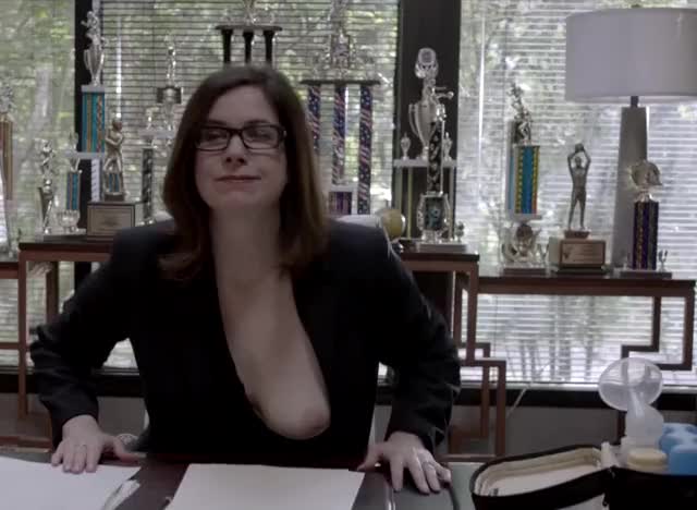 [Nipple] Amy Farrington in Vice Principals [S1E4-2016]