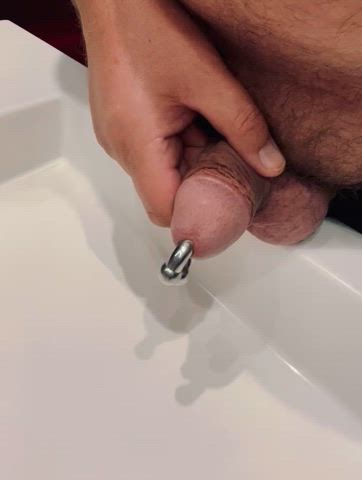pee peeing piss pissing bisexual-male gay male-pissing clip