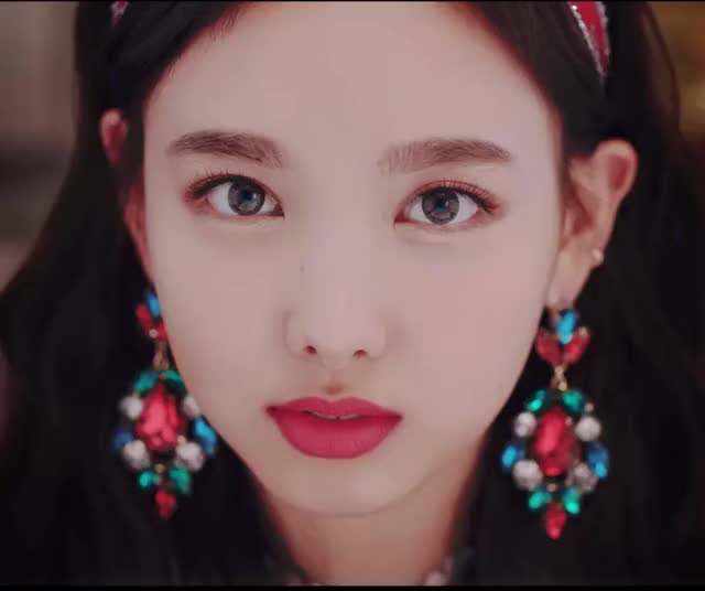 nayeon eyes 1