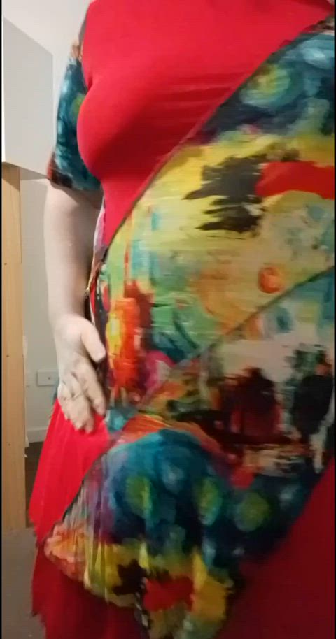 A pretty red dress and my big belly 😉