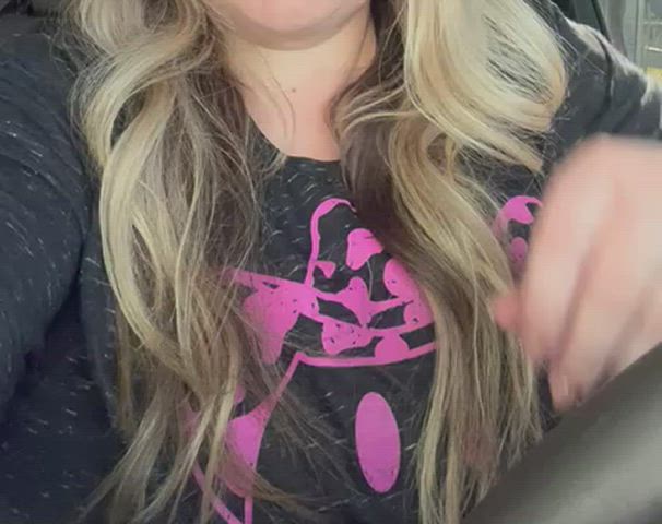 amateur bbw boobs flashing jiggling pierced public tits clip