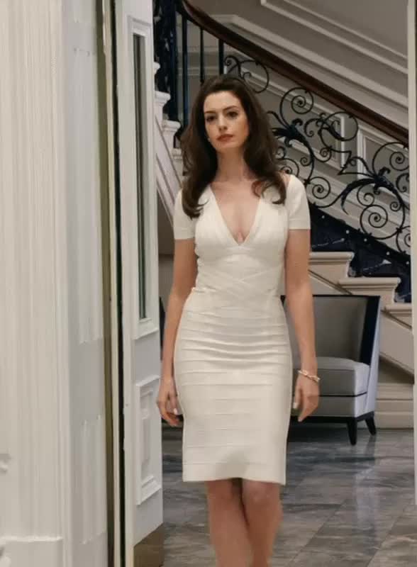 Anne Hathaway - The Hustle (2019) - 02 (1)