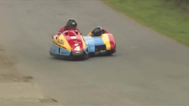 HOW TO corner a Sidecar! Scarborough Gold Cup 2014! Epic Road Racing