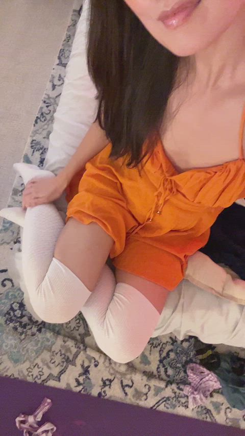 Come play with this Asian girl! I’d love to get naked for you 💜 [cam] [sext]