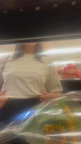 Grocery store flash [GIF]