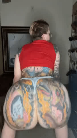 Tattooed Pawg ass clapping 👏🏼