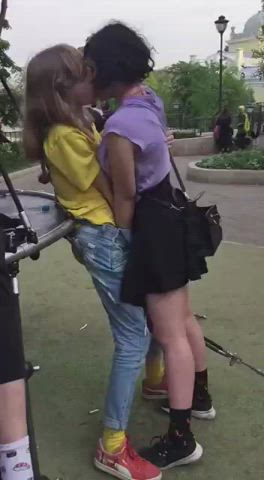 Kissing Teen Little Caprice Blonde Public Lesbian clip