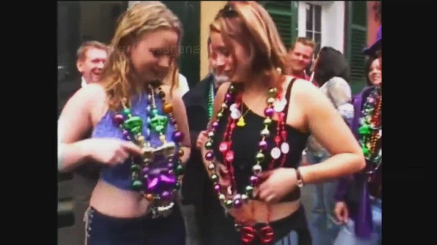 boobs flashing friends clip