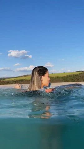 Blonde Brazilian Pool Wet clip