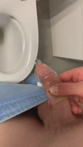 Huge piss in a condom (18yo)
