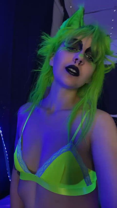 alt alternative bra camgirl catgirl goth petite green hair punk r/adorableneongirls