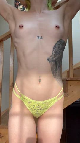 abs alt ass shaking belly button booty hips muscular girl petite skinny tattoo clip