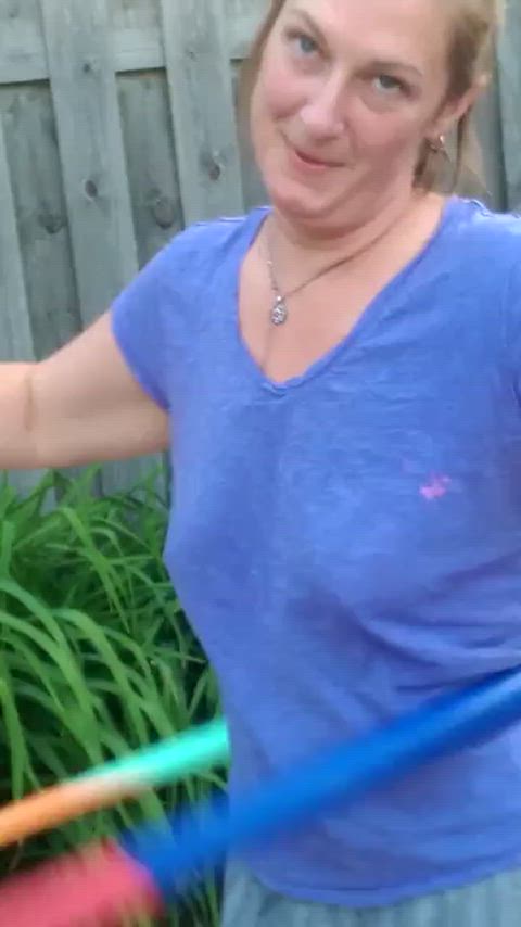 amateur tits boobs jiggling braless jiggle clip