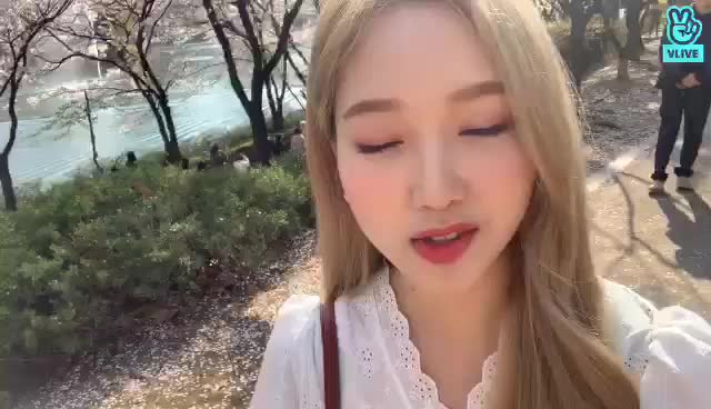 V LIVE - [이달의 소녀] 엉망징창사생대회 1등 꽃놀이 11