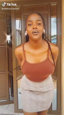 Big Tits Dancing Sideboob TikTok clip