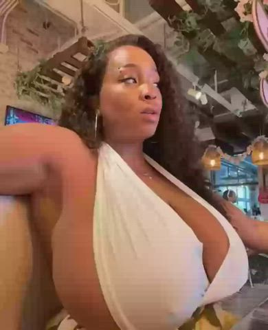big tits boobs ebony nipslip voyeur clip