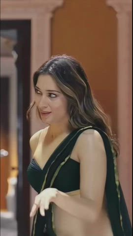 Tamannaah's creamy white body looks so delicious in Saree!🤤🤤