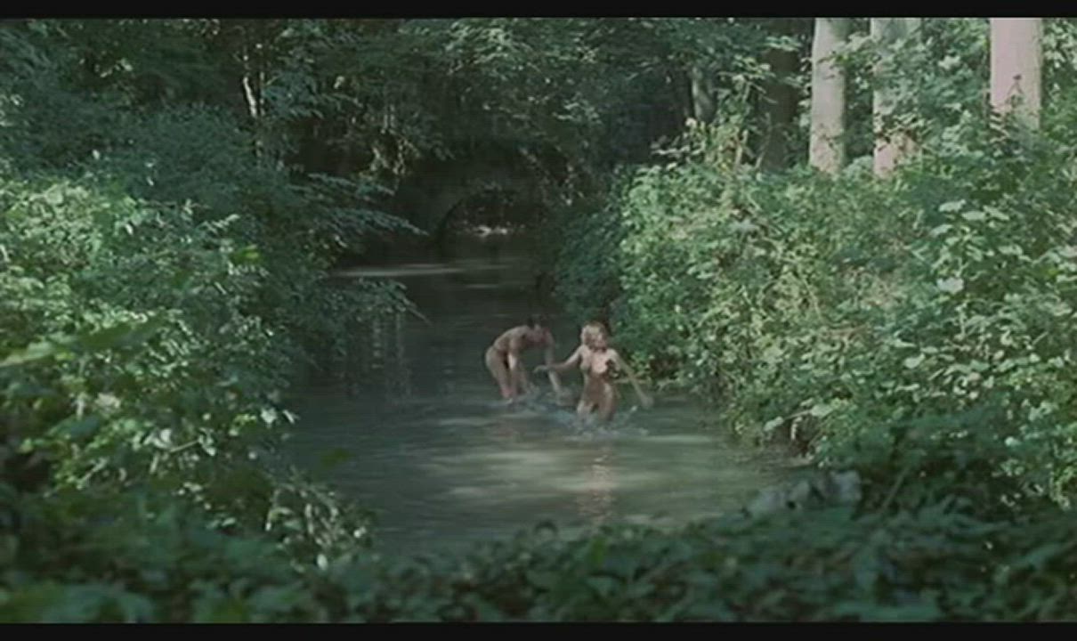 La magnifique scène dans la rivière et les rapides (Muriel Catala - Le Sauveur