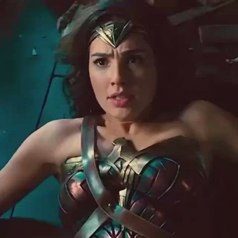This is the reaction when gal gadot expects the dick to be 9 inches but turns out