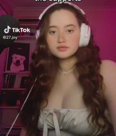 australian cleavage gamer girl pokies redhead tiktok tits clip