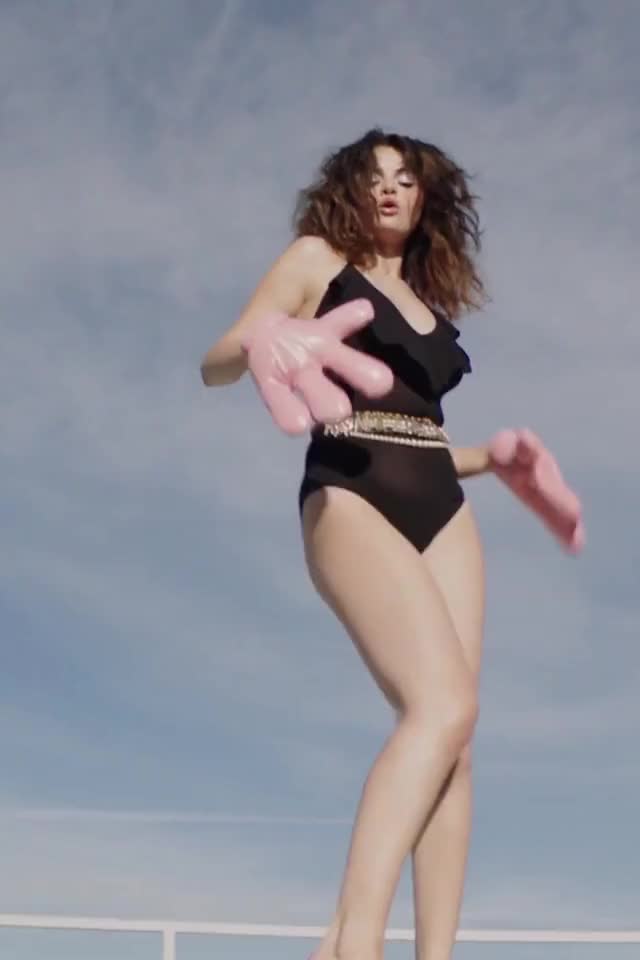 Selena Gomez clip