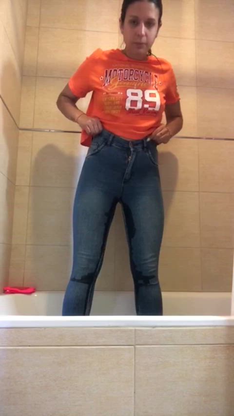 Do I look sexy pissing in my jeans?