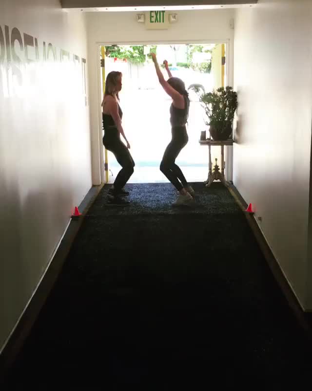 Alison Brie Dancing