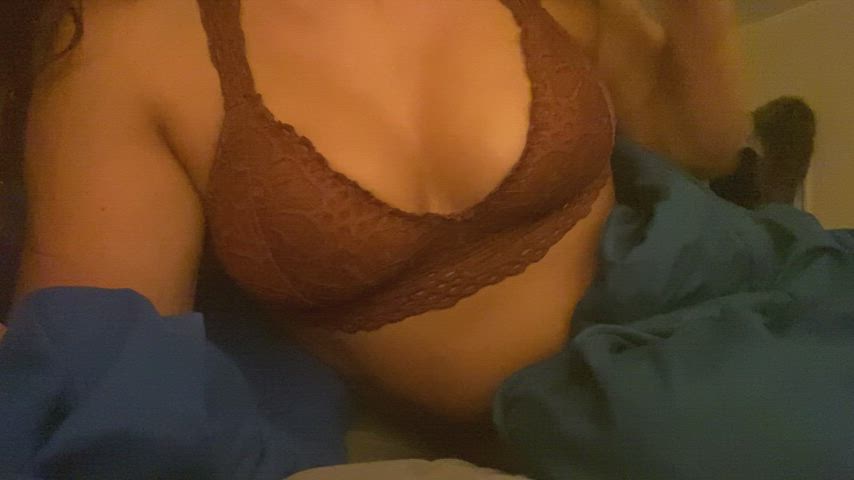 Natural boobs are so bouncy [F] OC