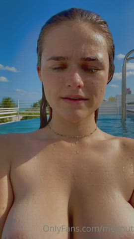 big tits flashing swimming pool clip