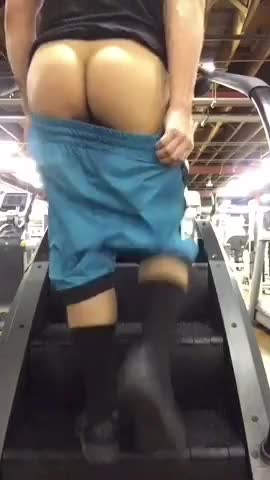 Showing some ass in the gym