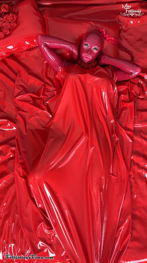 Sunday mornings in full latex 🩷❤️🩷❤️ Let’s masturbate together