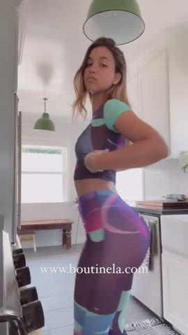 A tight big ass in leggings